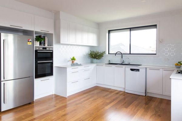 shaker style kitchen in white